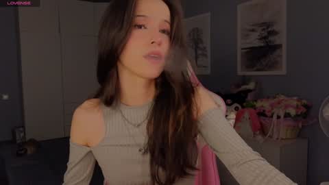 Snapshot of ella_hayes chatting on 01.12.25 Ella NEXT STREAM 1TH DECEMBER 1200 - 0800 AM AT MOSCOW TIME online show from 01.12.25