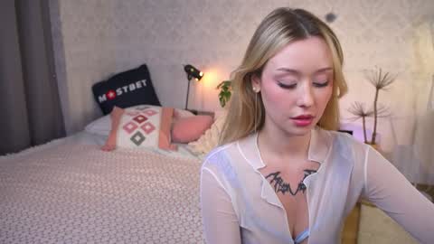 Snapshot of ella_knockers_xl chatting on 12.19.24 Ella      NEXT STREAM 21 november online show from 12.19.24