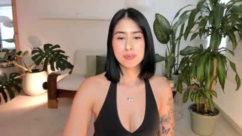 Snapshot of ella_owen chatting on 07.28.26 ELLA OWEN online show from 07.28.26