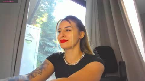 ella_vee online show from 09.14.25