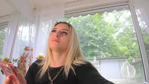 ella_vee online show from 05.08.26
