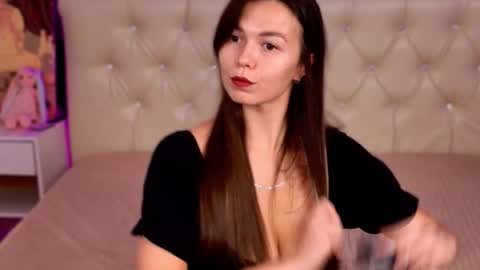 Snapshot of ellacanny chatting on 11.28.25 ellacanny online show from 11.28.25