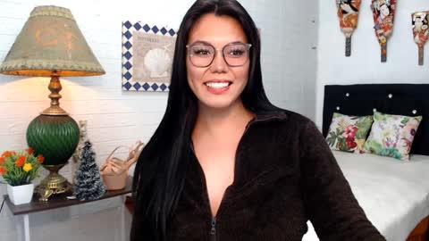 Snapshot of ellahollywood1818 chatting on 12.08.24 CINDERELLA online show from 12.08.24