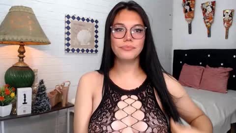 Snapshot of ellahollywood1818 chatting on 02.11.25 CINDERELLA online show from 02.11.25