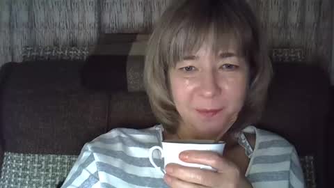 Snapshot of ellajohnsonx chatting on 12.19.24 ellajohnsonx online show from 12.19.24