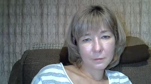 Snapshot of ellajohnsonx chatting on 12.19.24 ellajohnsonx online show from 12.19.24