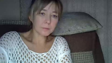 Snapshot of ellajohnsonx chatting on 10.11.25 ellajohnsonx online show from 10.11.25