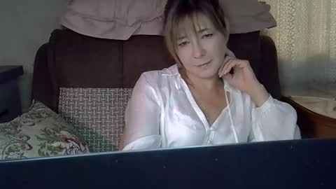 Snapshot of ellajohnsonx chatting on 10.19.25 ellajohnsonx online show from 10.19.25