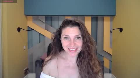 EllaLongs online show from 12.25.24