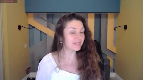 EllaLongs online show from 12.26.24