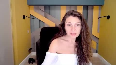 EllaLongs online show from 02.15.25