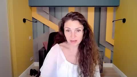 EllaLongs online show from 02.15.25