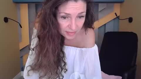 EllaLongs online show from 10.31.25