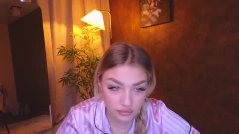 ellamilla online show from 01.07.25