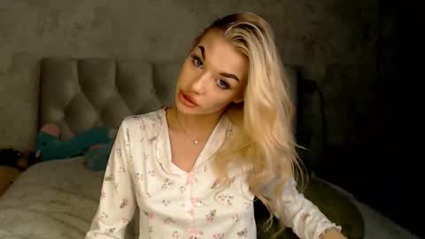 ellamilla online show from 03.08.26