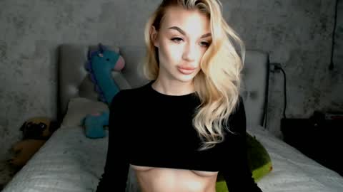 ellamilla online show from 04.16.26