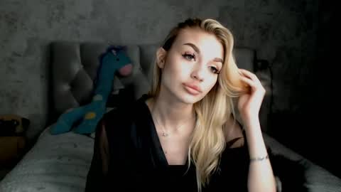 ellamilla online show from 04.19.26