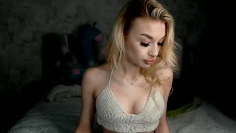 ellamilla online show from 04.21.26