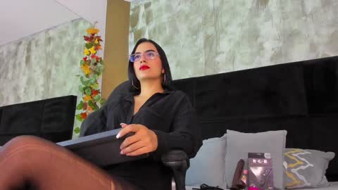 Snapshot of ellaochoa chatting on 02.07.25 ella online show from 02.07.25