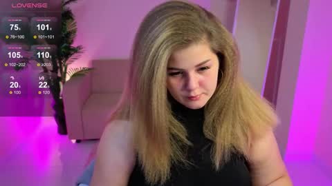 Snapshot of ellaya_ chatting on 11.24.25 Scarlet online show from 11.24.25