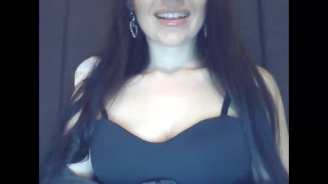 elle010843 online show from 10.18.25