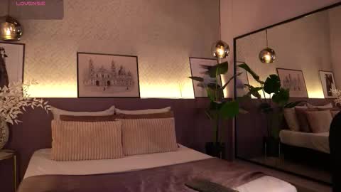 Elle Diane online show from 09.15.25