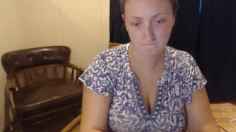 Snapshot of ellemermaid chatting on 09.14.25 elle online show from 09.14.25