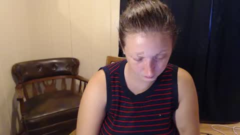 Snapshot of ellemermaid chatting on 09.29.25 elle online show from 09.29.25