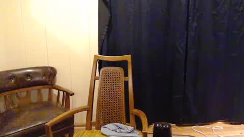 Snapshot of ellemermaid chatting on 09.30.25 elle online show from 09.30.25