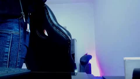  Ellie   online show from 10.04.25