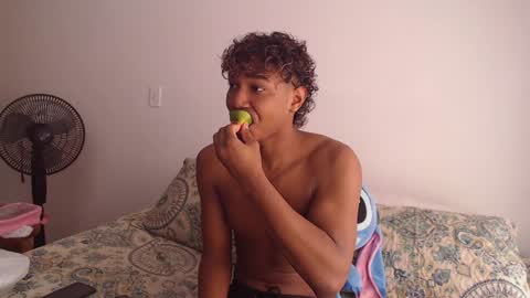 Snapshot of ellie_andy19 chatting on 12.06.24 kev dani online show from 12.06.24