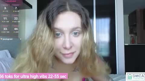 Snapshot of ellielawson chatting on 03.26.26 Ellie Lawson online show from 03.26.26
