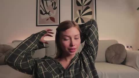 Elizabeth or you can call me Ellie online show from 10.04.25