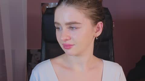 Snapshot of elliephant_ chatting on 12.23.24 just Emily online show from 12.23.24