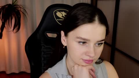 Snapshot of elliephant_ chatting on 12.30.24 just Emily online show from 12.30.24