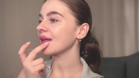 Snapshot of elliephant_ chatting on 01.13.25 just Emily online show from 01.13.25