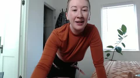 Ellie Rowyn online show from 11.12.25