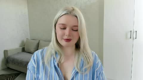 Snapshot of ellilovv chatting on 03.31.26 ellilovv online show from 03.31.26