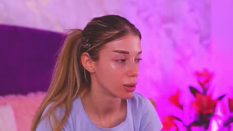 EllinaNuria online show from 02.24.26