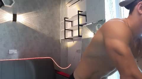 Snapshot of elliot_muscle04 chatting on 10.20.25 elliot_muscle04 online show from 10.20.25