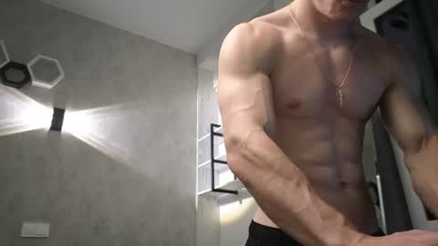 Snapshot of elliot_muscle04 chatting on 06.20.26 elliot_muscle04 online show from 06.20.26