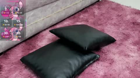 Snapshot of elliot_stone chatting on 10.30.25 Elliot Stone online show from 10.30.25