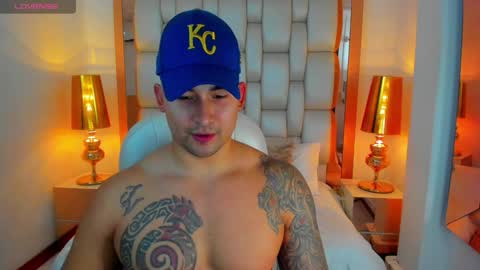 Snapshot of elliott_veelez chatting on 12.02.24 E L L I O T V E L E Z online show from 12.02.24