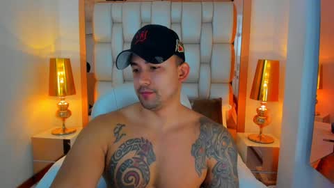 Snapshot of elliott_veelez chatting on 12.15.24 E L L I O T V E L E Z online show from 12.15.24