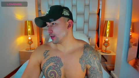 Snapshot of elliott_veelez chatting on 01.22.25 E L L I O T V E L E Z online show from 01.22.25