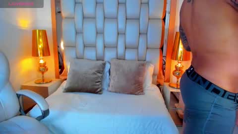 Snapshot of elliott_veelez chatting on 03.04.25 E L L I O T V E L E Z online show from 03.04.25