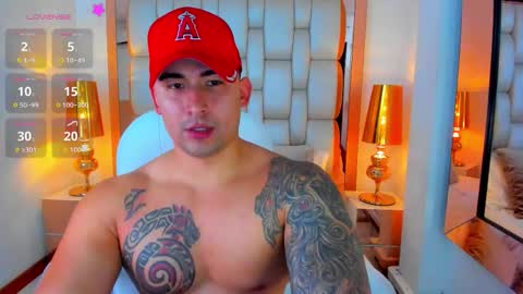 Snapshot of elliott_veelez chatting on 09.17.25 E L L I O T V E L E Z online show from 09.17.25