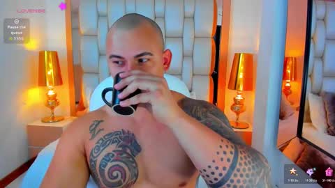 Snapshot of elliott_veelez chatting on 11.16.25 E L L I O T V E L E Z online show from 11.16.25