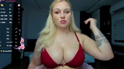 Snapshot of elly_blondy chatting on 07.04.26 Elly online show from 07.04.26