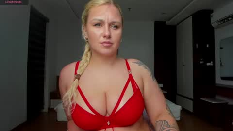 Snapshot of elly_blondy chatting on 07.05.26 Elly online show from 07.05.26